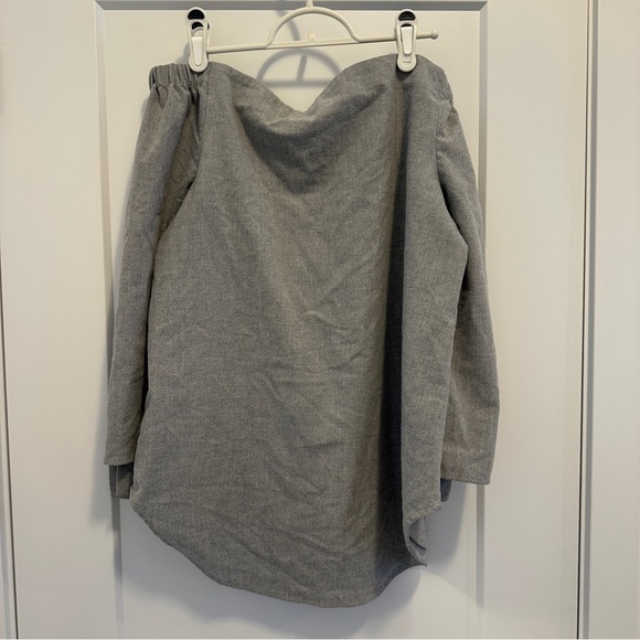 Aritzia Babaton Malik Blouse Top Grey Off The Shoulder Size Small Women’s - Picture 10 of 14